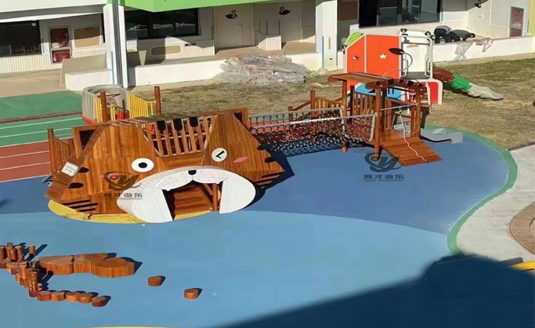 幼儿园室内淘气堡儿童木质拓展滑梯大型户外游乐设备案例_佛山万福幼儿园
